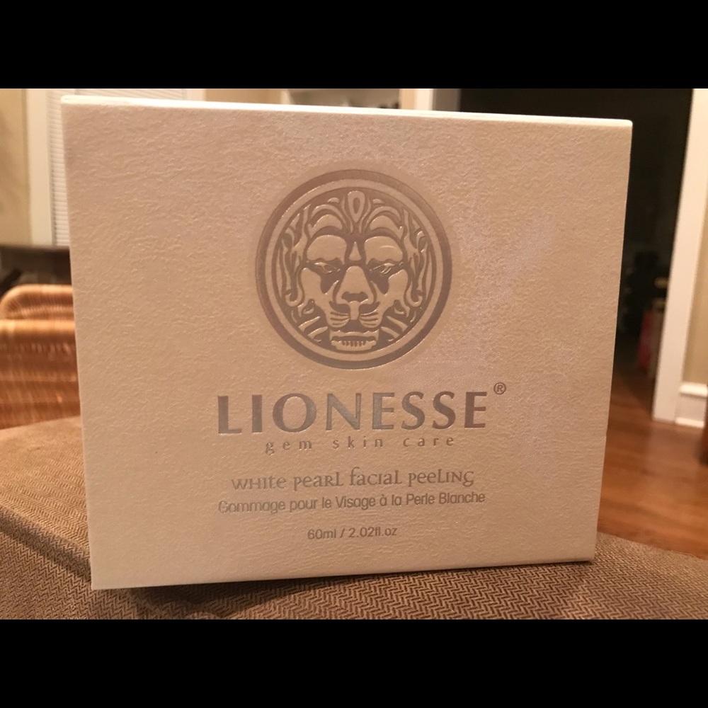 New Lionesse White Pearl Facial Peeling 2.02fl.oz